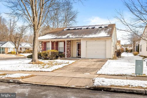 2 Fernwood Ct, Columbus, NJ, 08022-1027 | Card Image