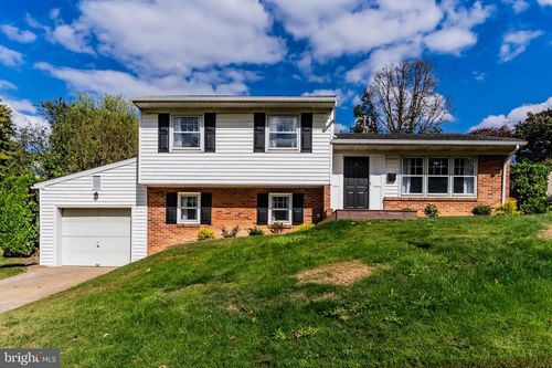 837 W Foxcroft Dr, CAMP HILL, PA, 17011-1842 | Card Image