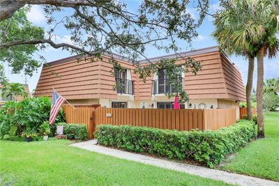 3008 - 3008 30th Ct, Townhouse with 2 bedrooms, 2 bathrooms and null parking in Jupiter FL | Image 1