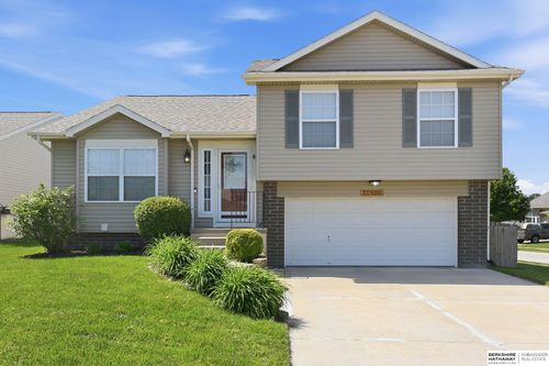 17855 Edna St, Omaha, NE, 68136-1566 | Card Image