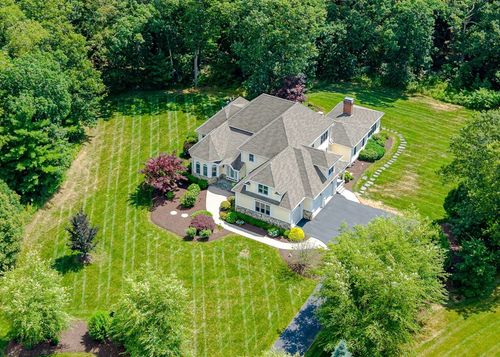 8 Analore Cir, Norfolk, MA, 02056-1947 | Card Image