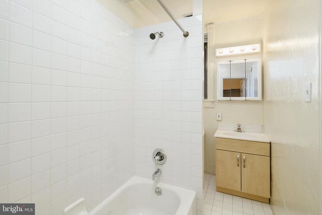 APT-926 - 1530 Spruce St, Condo with 0 bedrooms, 1 bathrooms and null parking in PHILADELPHIA PA | Image 5