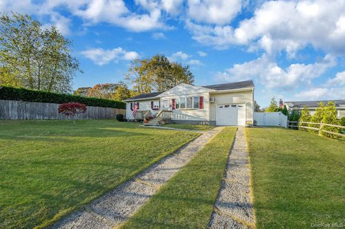 4 Neptune Ave, East Patchogue, NY, 11772-4818 | Card Image