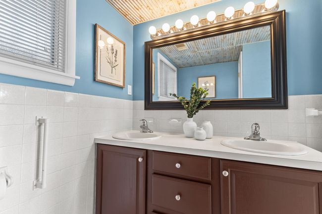 Main floor half bath | Image 16