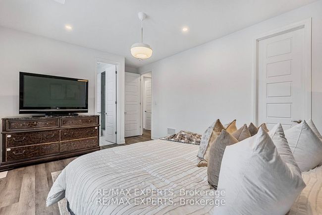 1411 Lobelia Cres, House other with 5 bedrooms, 4 bathrooms and 2 parking in Milton ON | Image 35