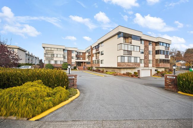 303 - 33369 Old Yale Road, Condo with 2 bedrooms, 1 bathrooms and 1 parking in Abbotsford BC | Image 3