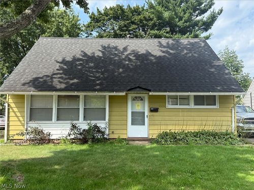 2230 Larchdale Dr, Cuyahoga Falls, OH, 44221-3634 | Card Image