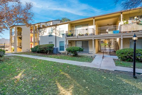 apt-106-8702 Village Dr, San Antonio, TX, 78217-5402 | Card Image