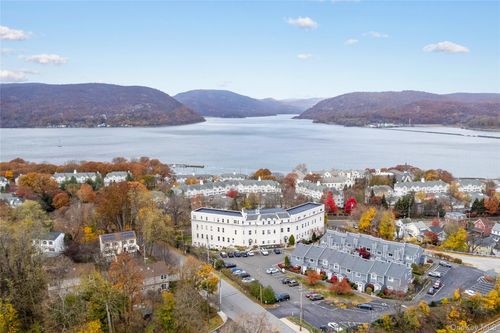 16 Waterview Est, Peekskill, NY, 10566-4435 | Card Image