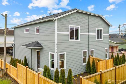 b-2217 Hoyt Ave, Everett, WA, 98201-2814 | Card Image