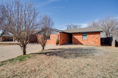 2814 Wildoak Cir, Enid, OK, 73701-7661 | Card Image