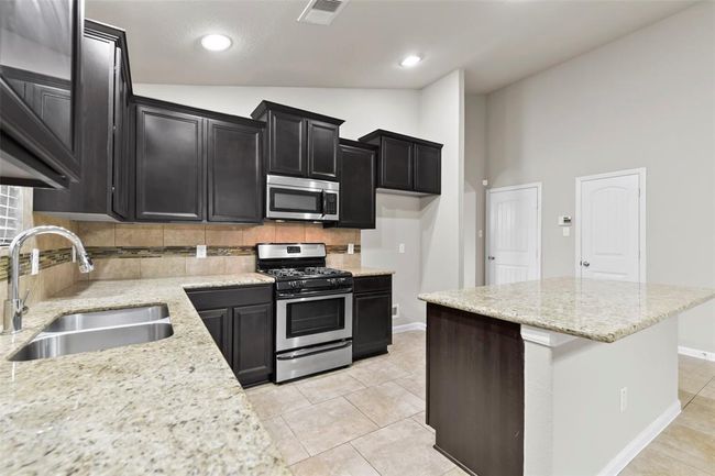 Granite counters, Mocha cabinets and lots of cabinets! | Image 8