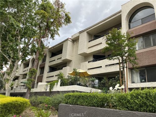 21650 Burbank Blvd, Woodland Hills, CA, 91367-6468 | Card Image