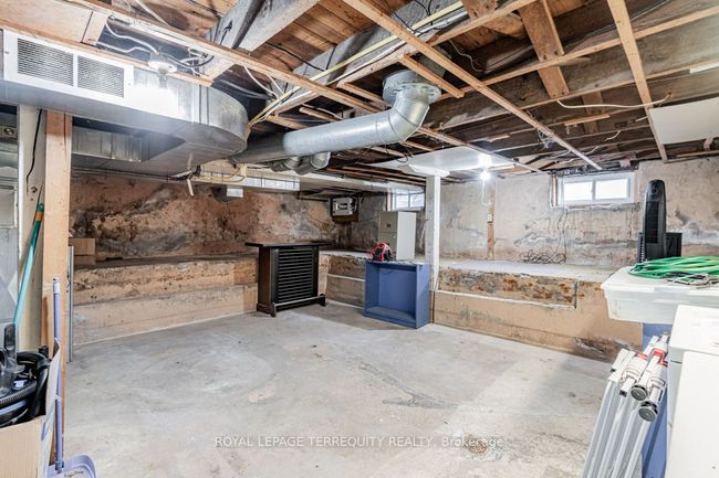 58 Main St N, House attached with 3 bedrooms, 1 bathrooms and 2 parking in Newmarket ON | Image 26