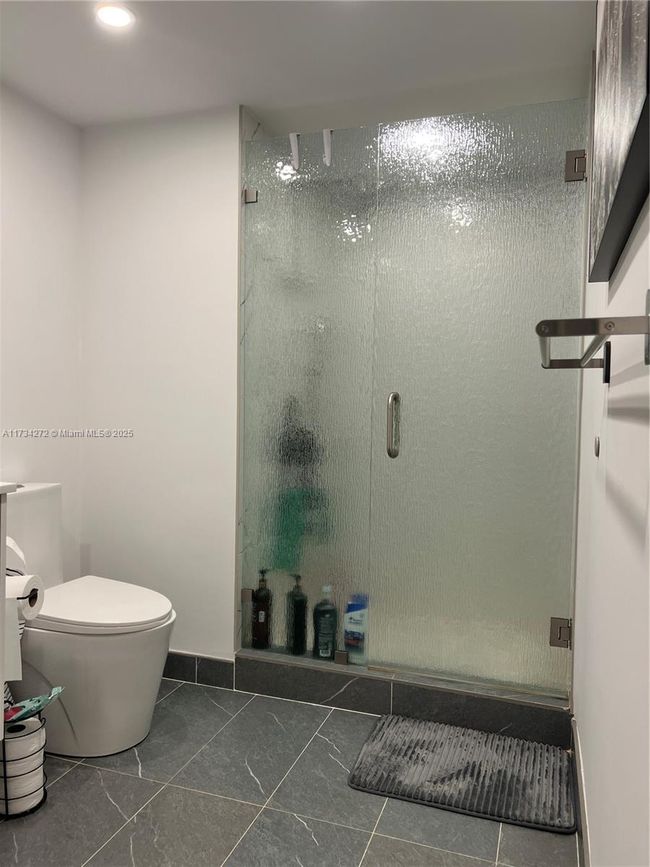APT-504 - 600 Three Islands Blvd, Condo with 2 bedrooms, 2 bathrooms and null parking in Hallandale Beach FL | Image 7