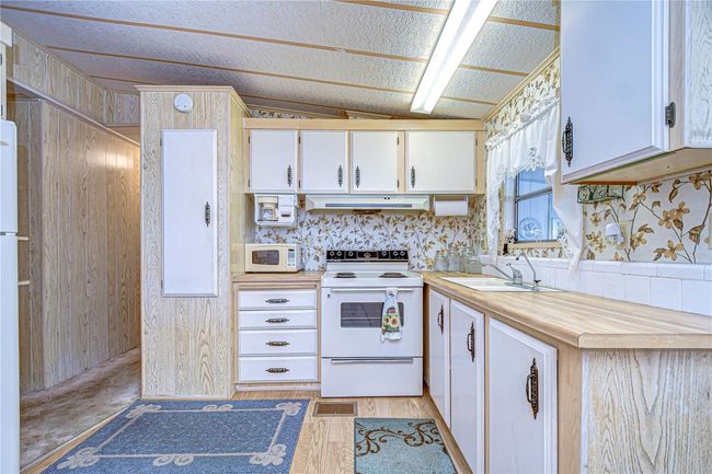 39351 Dundee Rd, House other with 2 bedrooms, 2 bathrooms and null parking in ZEPHYRHILLS FL | Image 14