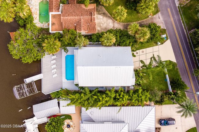 BIRDS-EYE-VIEWS | Image 63