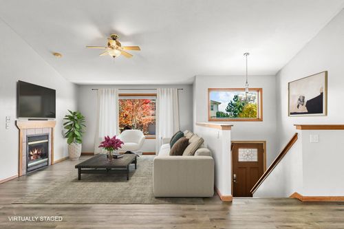 1032 Vista Ridge Dr, Mount Horeb, WI, 53572-2394 | Card Image