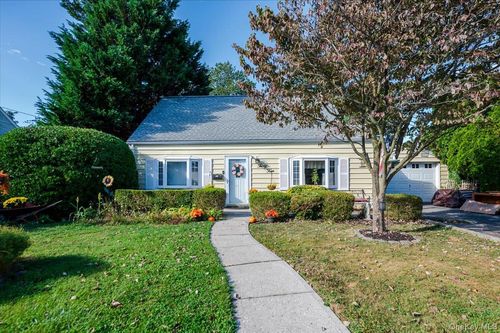 34 Curve Ln, Levittown, NY, 11756-1013 | Card Image