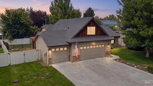 2127 N Maroon Ave, Kuna, ID, 83634-5081 | Card Image