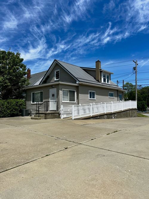 2025 Freeport Rd, Arnold, PA, 15068-4809 | Card Image