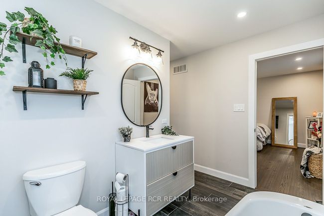 4372 10 Side Road, House other with 4 bedrooms, 4 bathrooms and 10 parking in Bradford West Gwillimbury ON | Image 22