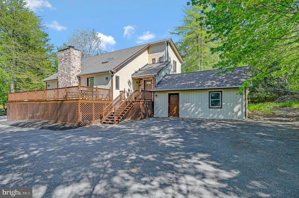 Minsi Trl, Long Pond, PA 18334