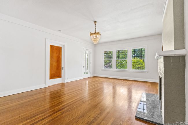 123 E Ridgewood Ct, Home with 2 bedrooms, 2 bathrooms and null parking in San Antonio TX | Image 4