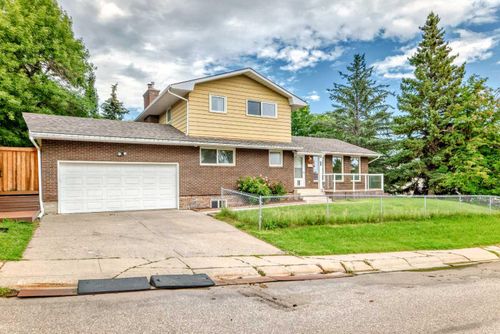 523 Cantrell Drive Sw, Calgary, AB, T2W2K9 | Card Image