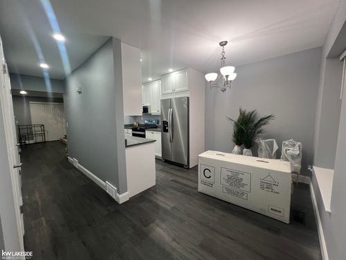 4460 15 Mile Rd, Sterling Heights, MI, 48310-5586 | Card Image