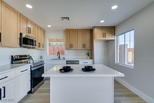 4213 Evergreen Pl, Las Vegas, NV, 89107-4231 | Card Image