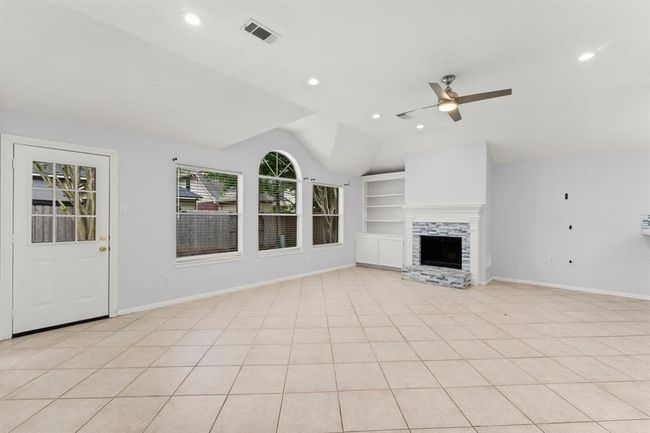 1030 Evandale Ln, House other with 4 bedrooms, 2 bathrooms and 2 parking in Sugar Land TX | Image 6