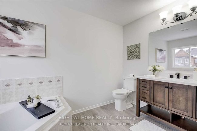 28 Delfire St, House attached with 4 bedrooms, 5 bathrooms and 2 parking in Vaughan ON | Image 17