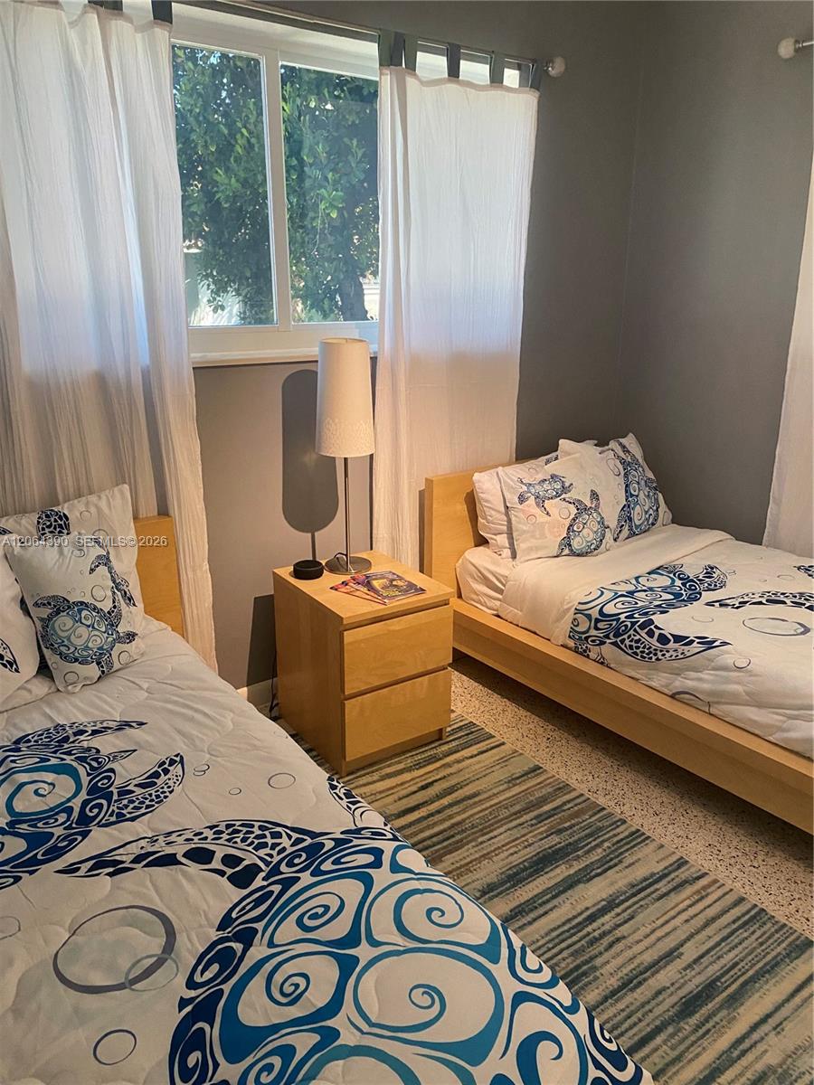Residential Lease in Hollywood 2