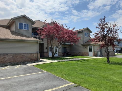 8-3620 E Barbara Court, Oak Creek, WI, 53154 | Card Image