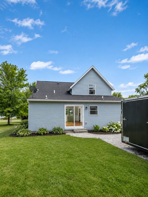 108 E Bissell St, Tower Hill, IL, 62571-9532 | Card Image