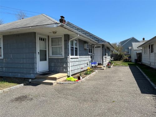 42 Firwood Rd, Port Washington, NY, 11050-1512 | Card Image