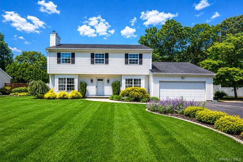 22 Northumberland Dr, Shoreham, NY, 11786-2004 | Card Image