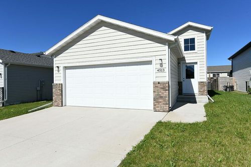 4513 17th St S, Moorhead, MN, 56560-7185 | Card Image