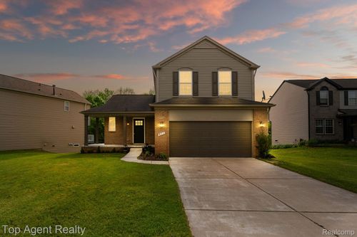907 Deer Valley Rd, Holly, MI, 48442-1565 | Card Image