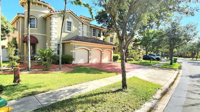 14061 Sw 54th St, House other with 6 bedrooms, 4 bathrooms and null parking in Miramar FL | Image 2