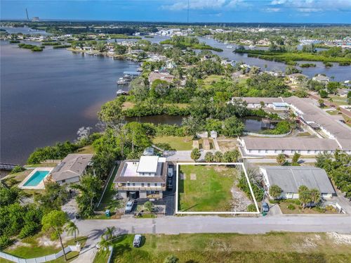 524 Doric Ct, TARPON SPRINGS, FL, 34689-2526 | Card Image