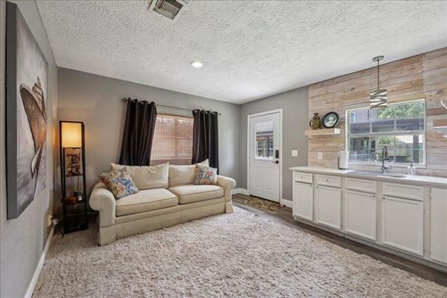 3231 Charles Ave, House other with 3 bedrooms, 2 bathrooms and 2 parking in Groves TX | Image 28