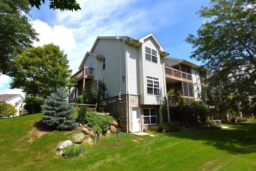 9233 S 51st Street, Franklin, WI, 53132 | Card Image