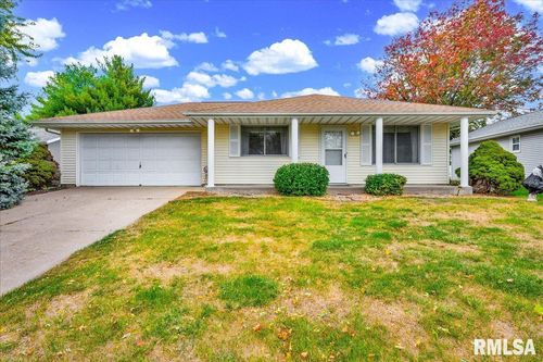 1215 E Sycamore St, Canton, IL, 61520-1426 | Card Image