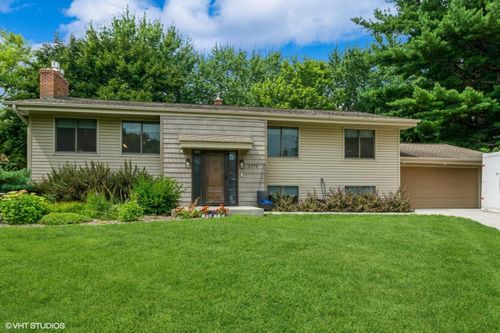 2775 Iona Cir, Roseville, MN, 55113-2352 | Card Image