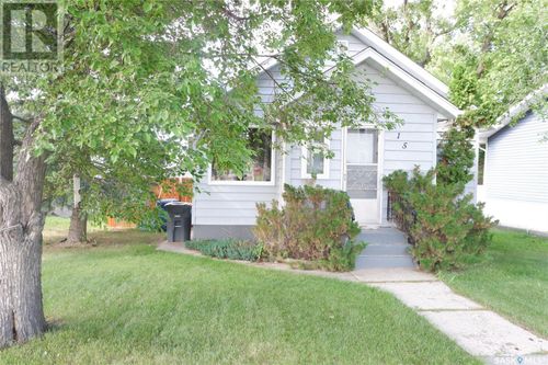 215 4th Ave E, Assiniboia, SK, S0H0B0 | Card Image