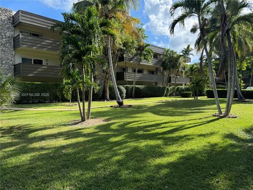 211d-8335 Sw 72nd Ave, Miami, FL, 33143-7684 | Card Image