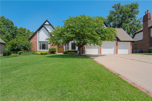 2452 Nw Valley View Dr, Lee's Summit, MO, 64081-1978 | Card Image