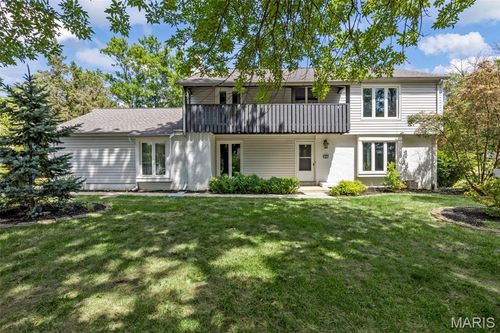 2 Parkrose Ct, Ballwin, MO, 63011-3848 | Card Image